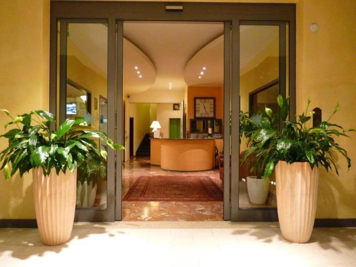 Hotel Gambrinus Лидо-ди-Езоло Экстерьер фото