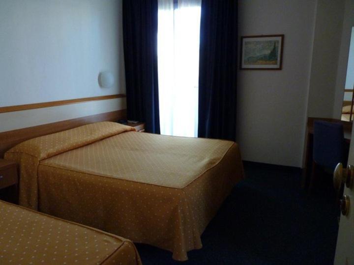 Hotel Gambrinus Лидо-ди-Езоло Экстерьер фото