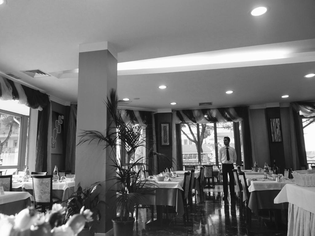 Hotel Gambrinus Лидо-ди-Езоло Экстерьер фото